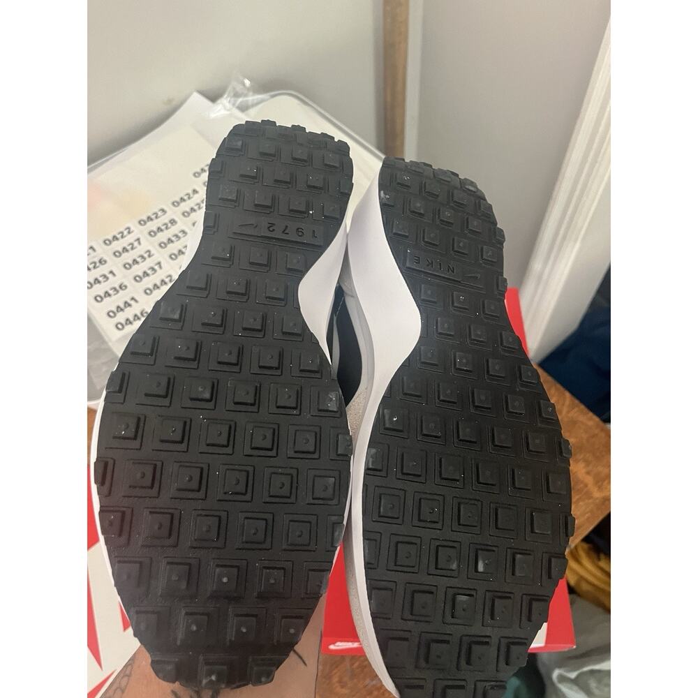 Nike Waffle Nav White/Black New in Box 7.5 Men 9 Women Classic Sport Running - Picture 3 of 8